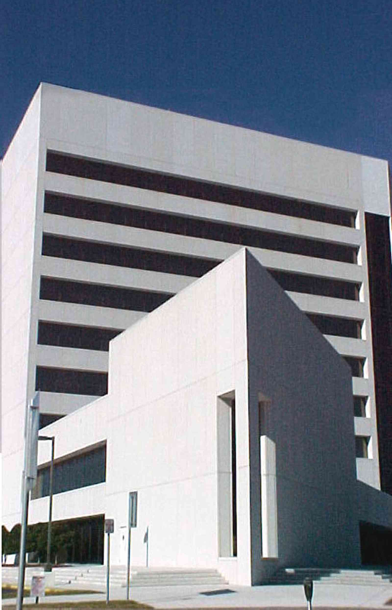 Pensacola:-Downtown:-Sun-Trust-Bank_Sun_01.jpg:  office tower, office complex, office building, bank building
