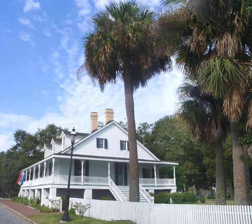 Pensacola:-Historic-Pensacola-Village:-The-Barkley-House_01.jpg:  museum, palm tree