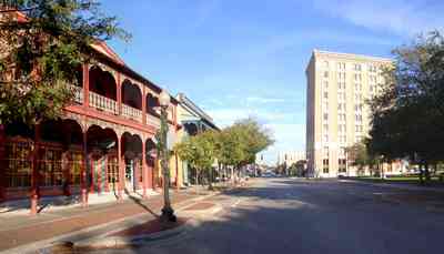 Pensacola:-Palafox-Historic-District:-Empire-Building_01.jpg:  filigree ironwork balcony, plaza ferdinand