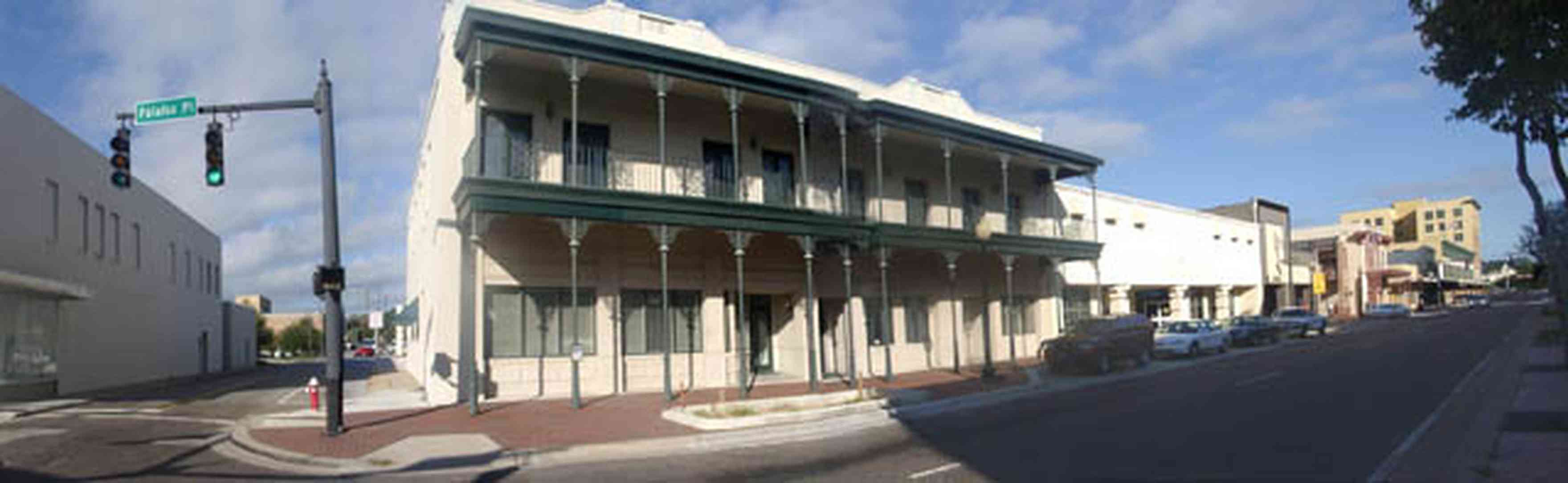 Pensacola:-Palafox-Historic-District:-Linne-Building_01.jpg:  wrought iron gallery, historic district, two-lane street