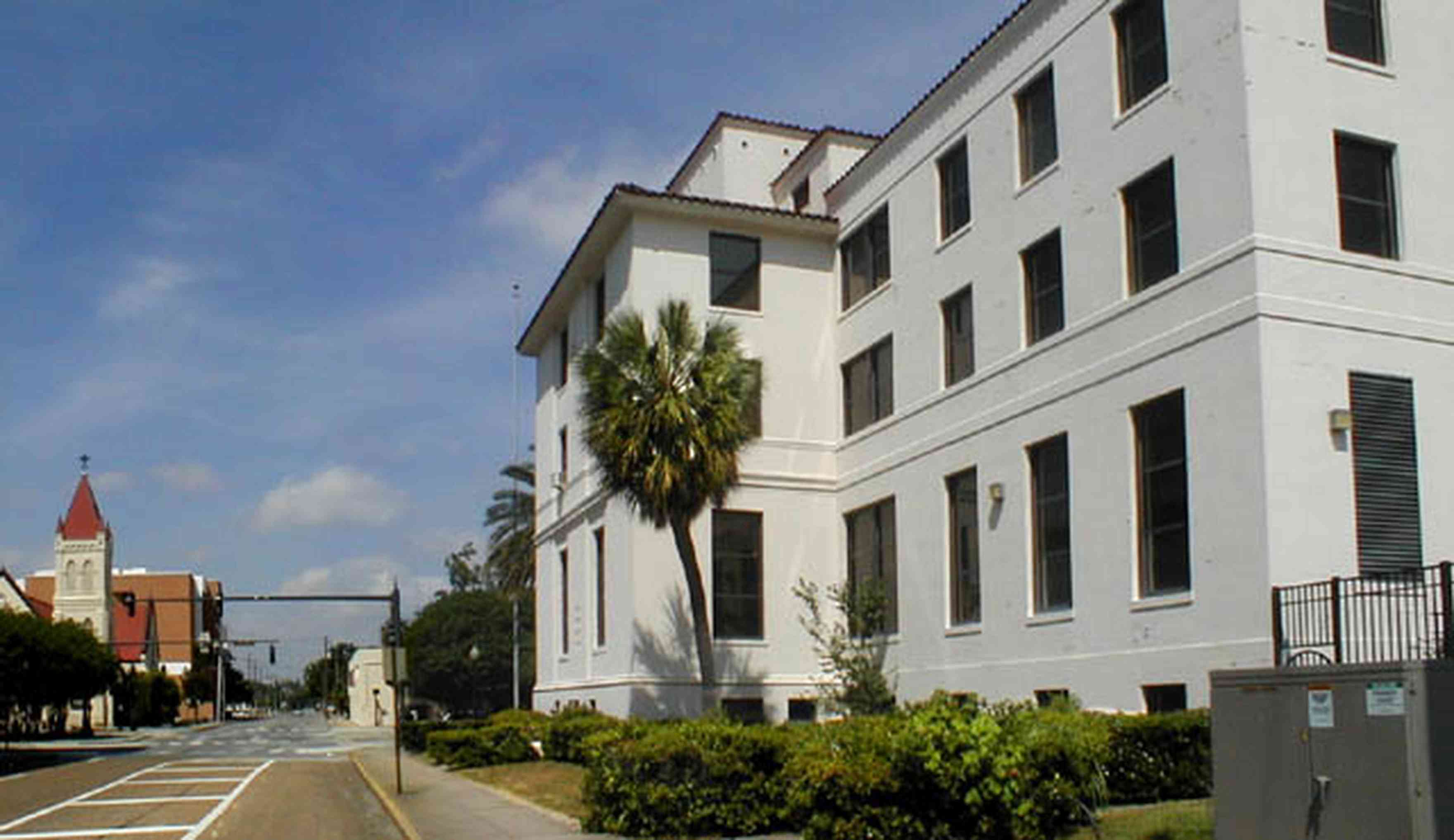 Pensacola:-Palafox-Historic-District:-Old-Federal-Courthouse_02.jpg:  courthouse, palafox street, st. michael's church, palm tree, stucco