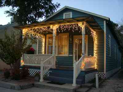 Pensacola:-Seville-Historic-District:-422-East-Government-Street_02.jpg:  christmas decorating, garland, victorian shotgun cottage