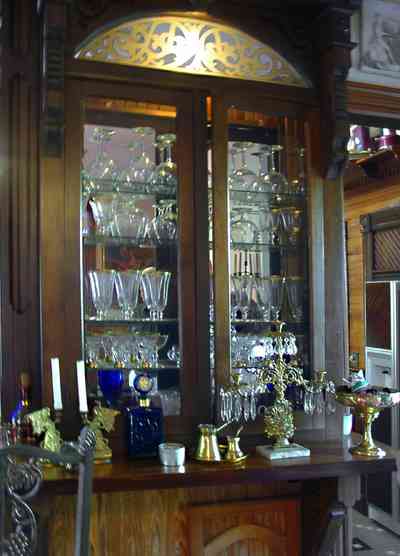 Pensacola:-Seville-Historic-District:-433-East-Zaragoza-Street_38.jpg:  china cabinet, bar, victorian home, four-square georgian cottage, kitchen, den