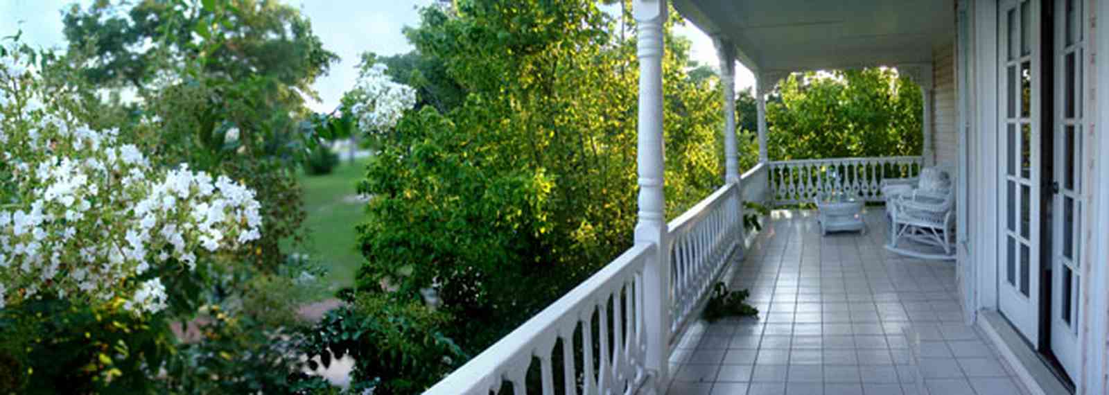 Pensacola:-Seville-Historic-District:-BW-Properties_02.jpg:  upstairs balcony, wicker furniture