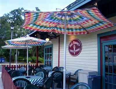 Pensacola:-Seville-Historic-District:-Hub-Staceys-Pub_01.jpg:  sidewalk cafe, neighborhood bar, seville square