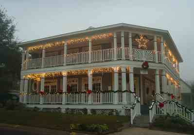 Pensacola:-Seville-Historic-District:-The-Marsh-House_02.jpg:  christmas decorations, garland, wreaths, porch, balustrade, star, 